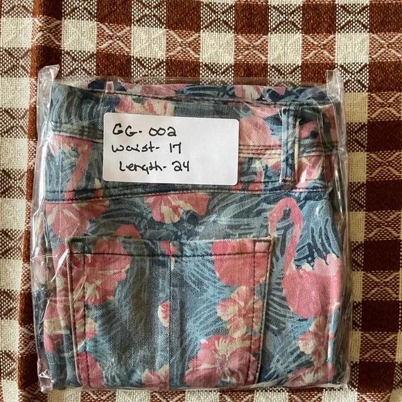 Signature Studio Floral Flamingo Print jeans. Fringe hem. Size 12. - Picture 10 of 10